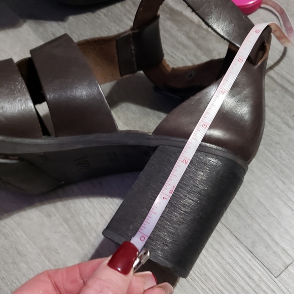 MIA brown leather open toe block heel sandals - Picture 14 of 16